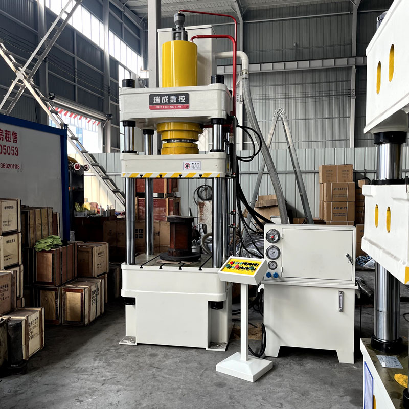 200噸三梁四柱液壓機(jī)加工收割機(jī)刀片