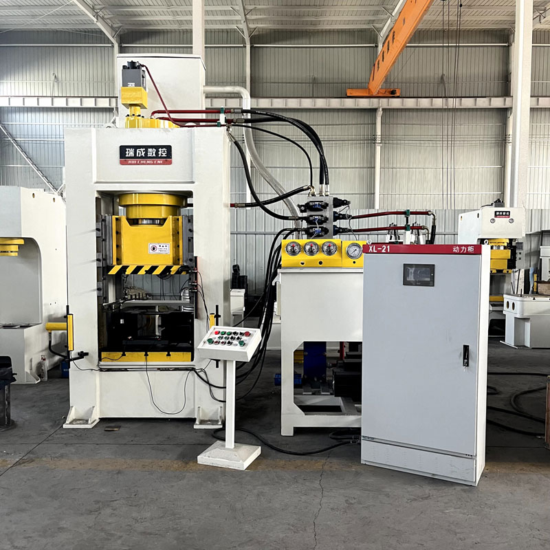 315T閉式三缸液壓機(jī)熱鍛壓制汽車(chē)轉(zhuǎn)向套