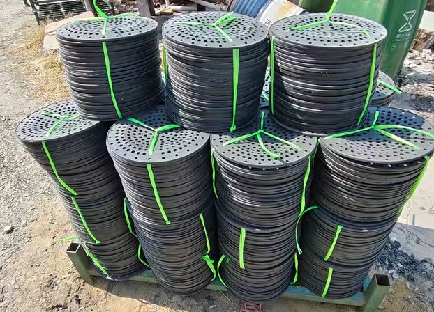 液壓機壓制扇貝養(yǎng)殖盤