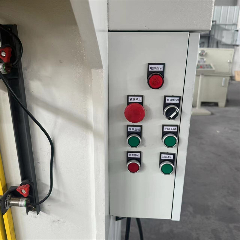 40T單臂液壓機(jī) 40T單臂液壓機(jī)